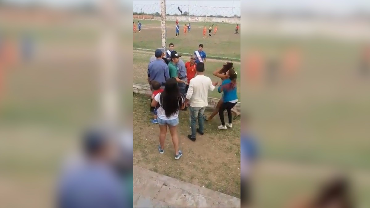 Video: dos botineras a las piñas por tener el mismo novio - Canal 9  Televida Mendoza