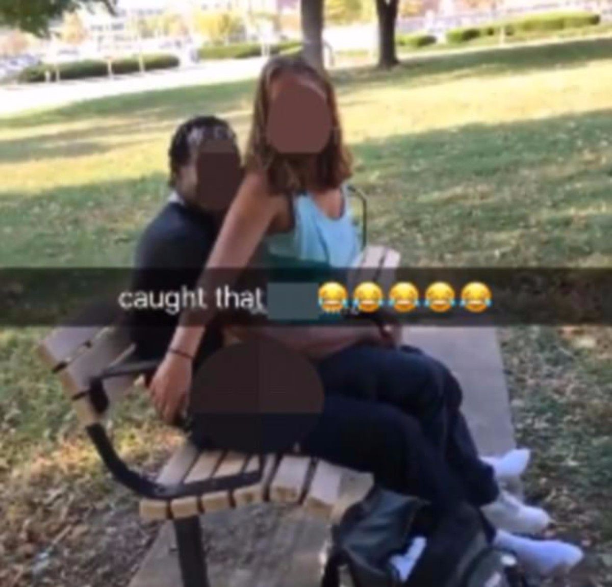 Парень случайно снял секс в парке