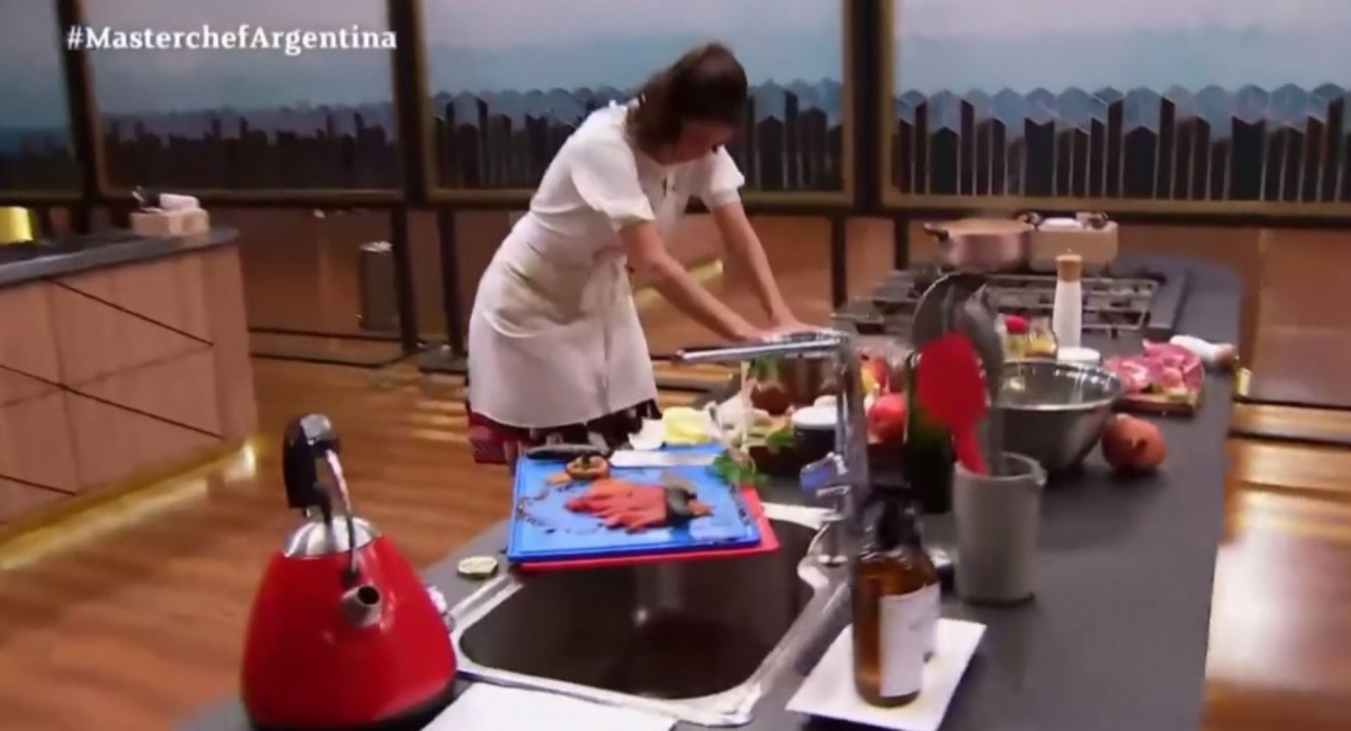 MasterChef Celebrity: la asquerosa manera de Andrea Rincón para aplastar  una papa - Canal 9 Televida Mendoza